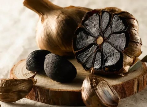 تصویر 3 از قیمت خرید سیر سیاه اصل + فروش ویژه